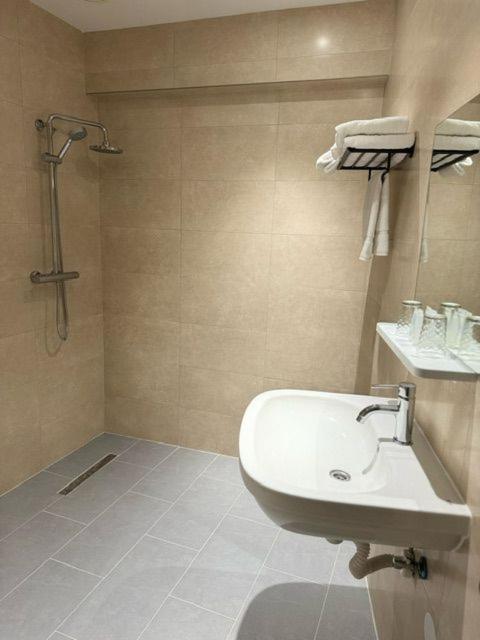 Ma Airport Hotel Хоофддорп Экстерьер фото